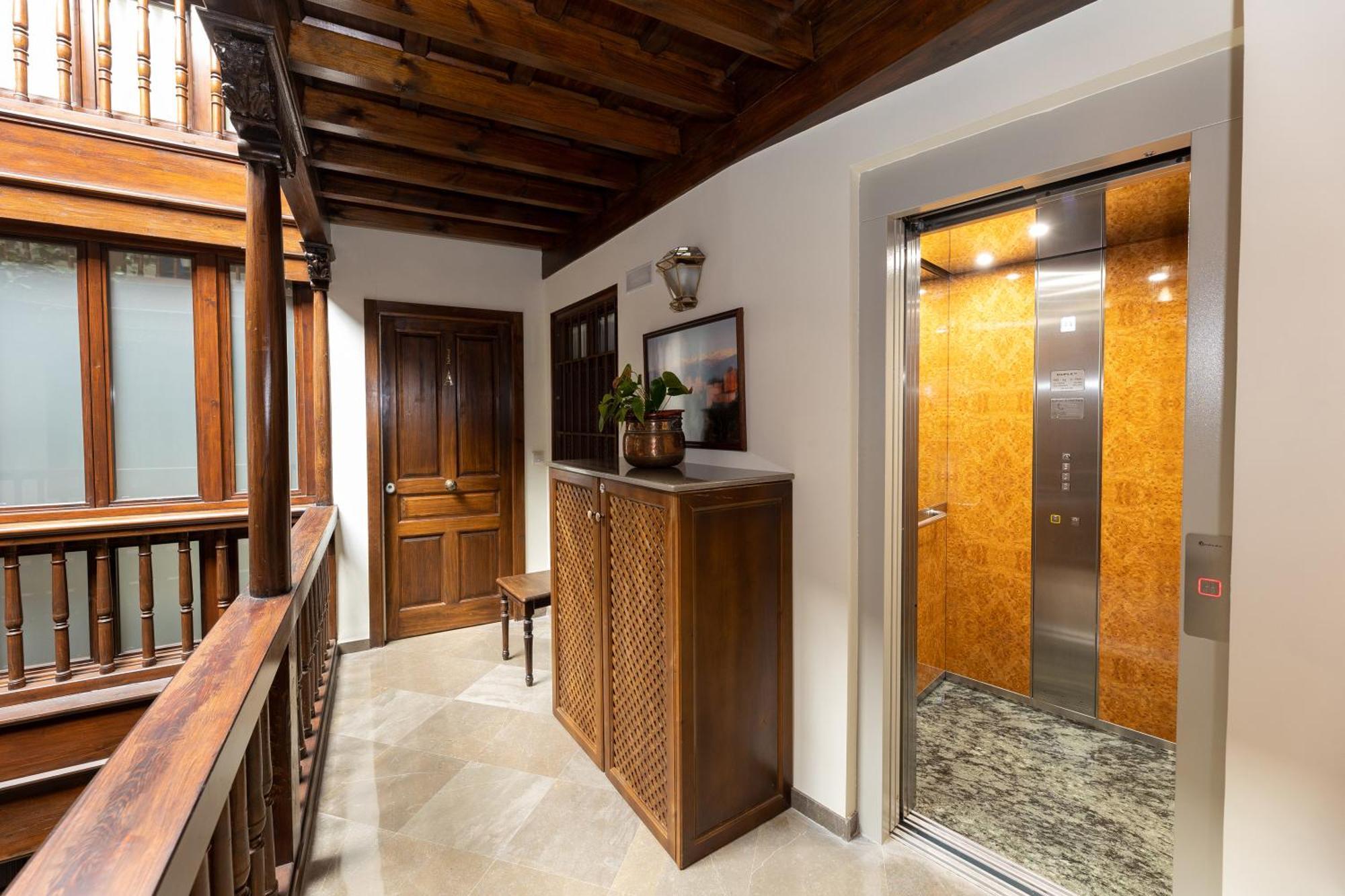 Apartamentos En Pleno Centro, Aljibe Rodrigo Del Campo 1A Granada Exteriér fotografie