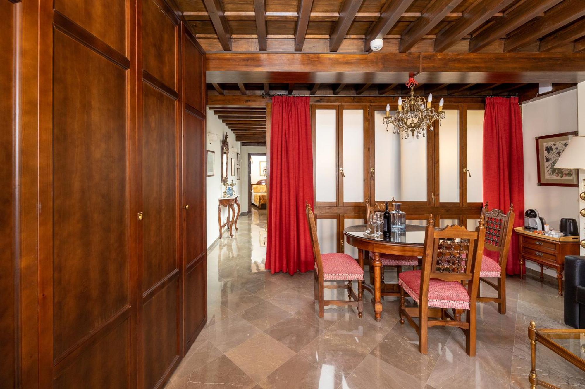 Apartamentos En Pleno Centro, Aljibe Rodrigo Del Campo 1A Granada Exteriér fotografie