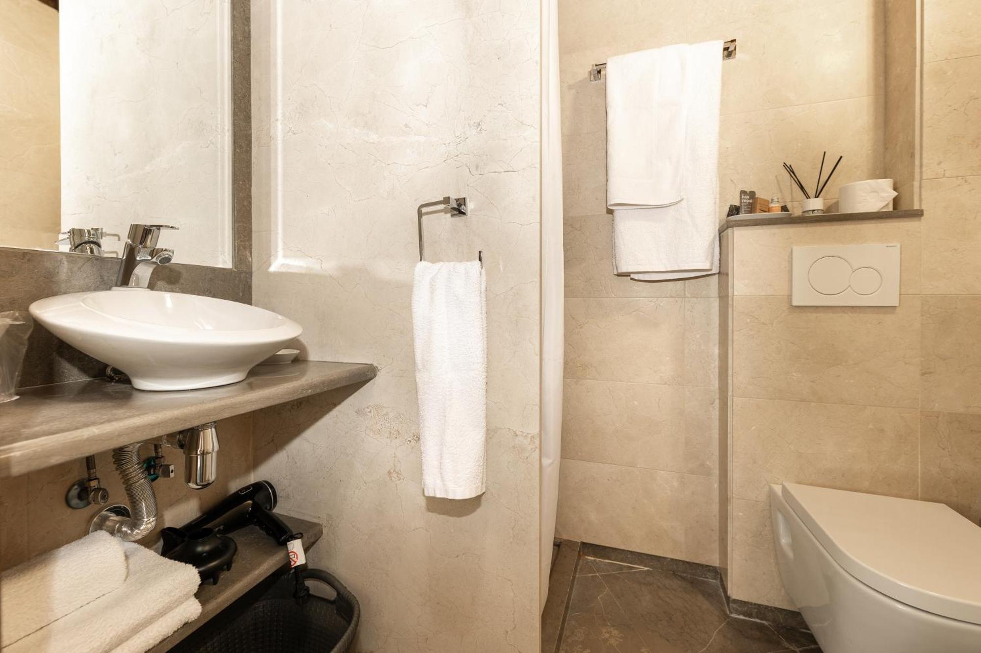 Apartamentos En Pleno Centro, Aljibe Rodrigo Del Campo 1A Granada Exteriér fotografie